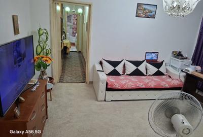 Apartament cu 3 camere semidecomandat în Central