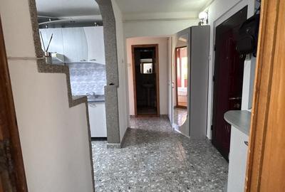 Apartament cu 2 camere decomandat în Republicii
