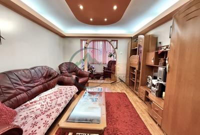Apartament cu 3 camere decomandat, mobilat în Județean