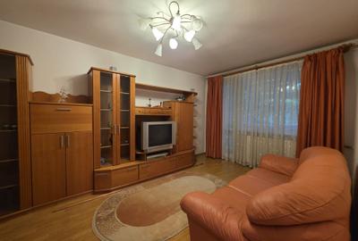 Apartament cu 3 camere decomandat în Drumul Taberei