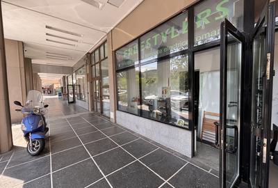 Spațiu comercial, de 9.6000003814697 mp, în Sala Palatului
