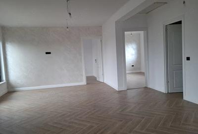 Casă cu 4 camere cu Teren 400 Mp în Central