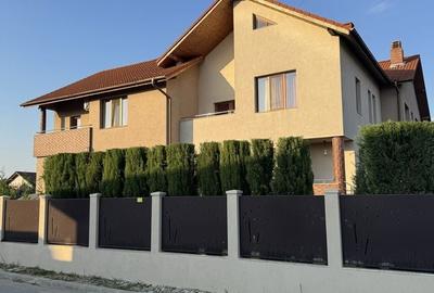 Casă cu 4 camere cu Teren 300 Mp în Sânmartin