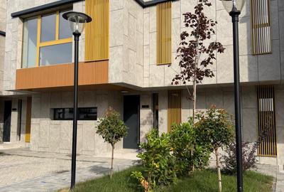 Casă cu 4 camere cu Canalizare în Voluntari