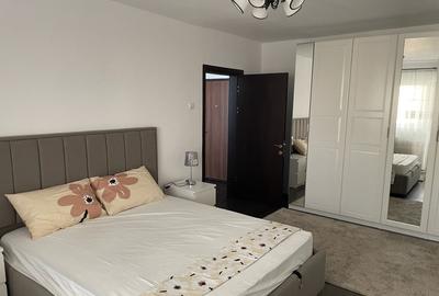 Apartament cu 3 camere decomandat, mobilat în Berceni