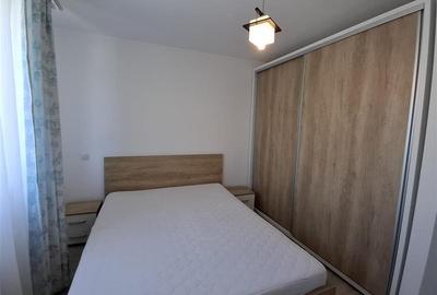 Apartament cu 2 camere semidecomandat, mobilat în Tractorul - 4