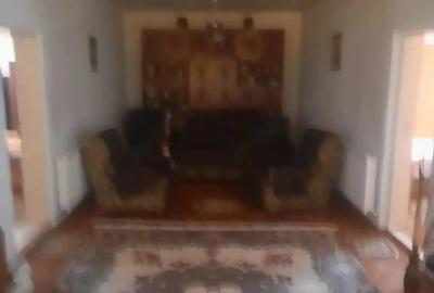 Casă cu 8 camere cu Teren 11350 Mp în Central - 4