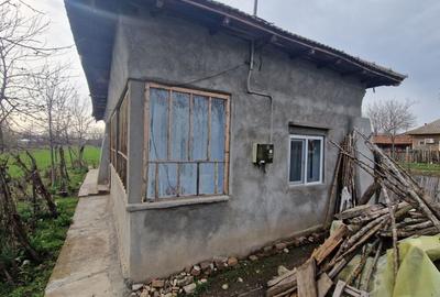 Casă cu 3 camere cu Teren 2185 Mp în Stoicănești
