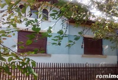 Casă cu 3 camere cu Teren 800 Mp în Beiuș - 1