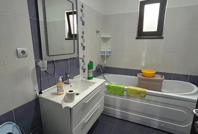 Casă cu Teren 370 Mp în Valea Adâncă - 1