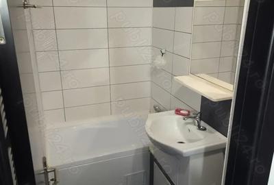Apartament cu 3 camere semidecomandat în Micro 9 - 2