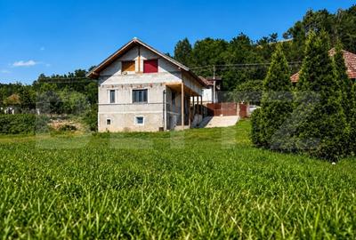 Casă individuală cu 2 camere cu Teren 1360 Mp în Exterior Nord