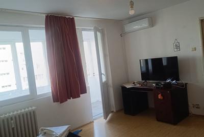 Apartament cu 3 camere semidecomandat în Bucur Obor