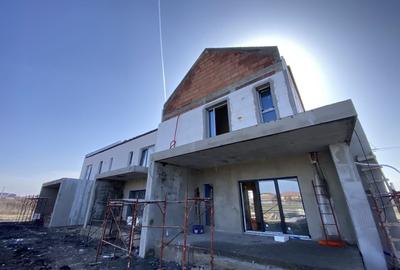 Casă cu 4 camere cu Teren 316 Mp în Săcălaz - 1