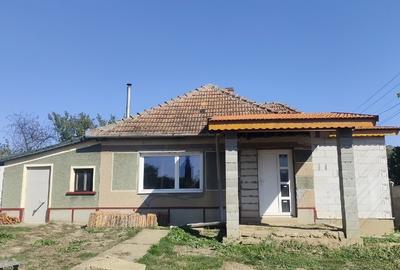 Casă individuală cu 2 camere cu Teren 3000 Mp în Crestur