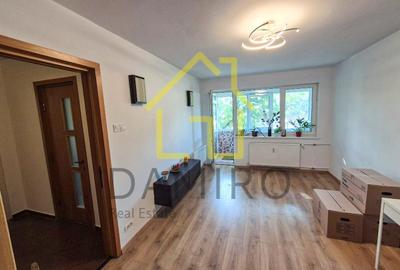 Apartament cu 3 camere decomandat, mobilat în Titan