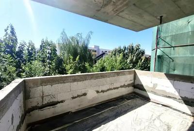 Apartament cu 4 camere decomandat în Theodor Pallady