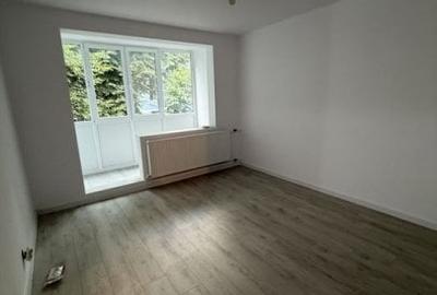 Apartament cu 3 camere decomandat în Drumul Taberei