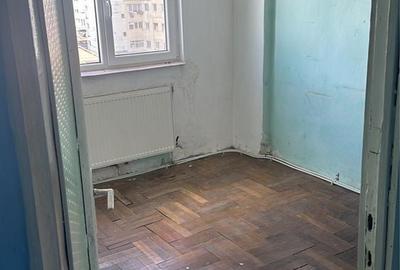 Apartament cu 3 camere decomandat în Roman - 2