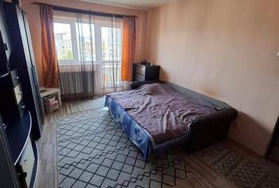 Apartament cu 3 camere decomandat, mobilat în Centrul Civic