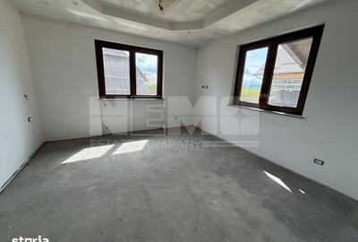 Casă cu 7 camere cu Teren 1970 Mp în Vicovu de Sus