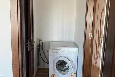 Apartament cu 3 camere semidecomandat în Titan