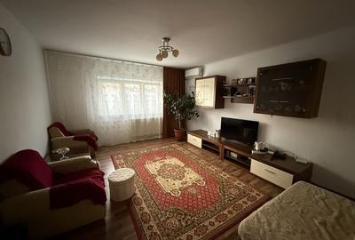 Apartament cu 3 camere decomandat în Obor