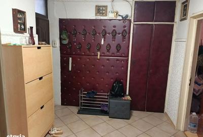 Apartament cu 4 camere semidecomandat în Crângași