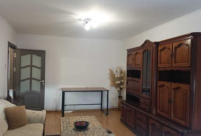 Apartament cu 3 camere decomandat în Exterior Vest
