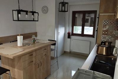 Apartament cu 3 camere semidecomandat în Central