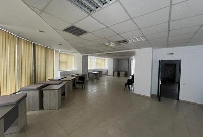 Spațiu comercial, de 2,500 mp, în Podul de Piatră