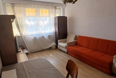 Apartament cu 2 camere semidecomandat, mobilat în Gară