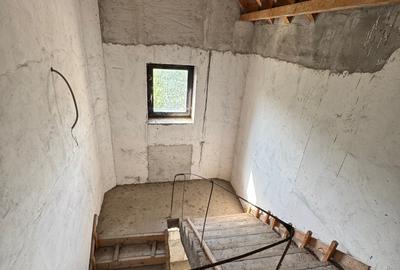 Casă cu 11 camere cu Canalizare în Brănești - 25