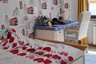Apartament cu 3 camere decomandat în Tei