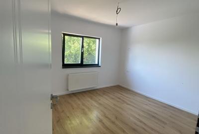Casă cu 3 camere în Valea Adâncă
