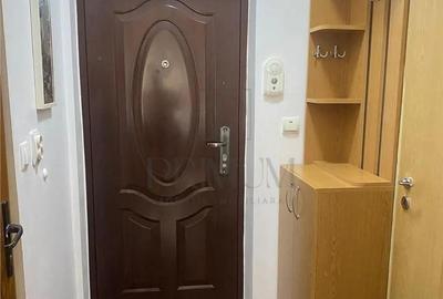 Garsonieră decomandată, mobilată în UMT