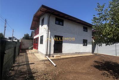 Casă cu 4 camere cu Teren 300 Mp în Central