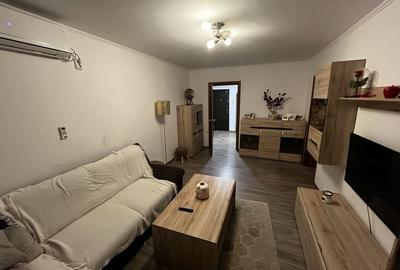 Apartament cu 3 camere semidecomandat în Crângași