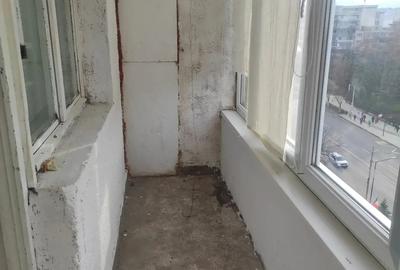Apartament cu 3 camere decomandat în Decebal
