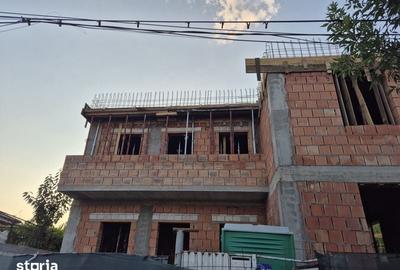 Casă cu 4 camere cu Teren 178 Mp în Central