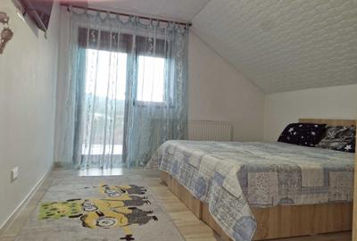 Casă cu 4 camere în Olteni