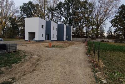 Casă cu 3 camere cu Teren 300 Mp în Rădăuți - 1