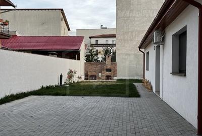 Birou, de 273 mp, în Central - 2
