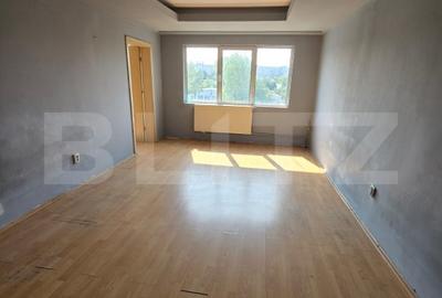 Apartament cu 2 camere semidecomandat, mobilat în Periferie