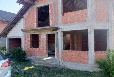 Casă cu 4 camere în Sânmihaiu German