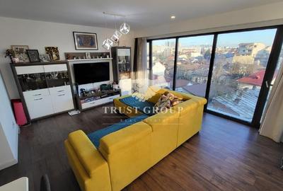 Apartament cu 3 camere decomandat, mobilat în Victoriei