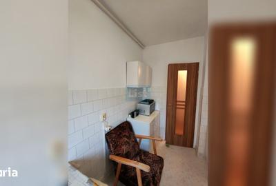 Apartament cu 2 camere semidecomandat în 9 Mai