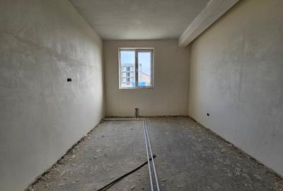 Apartament cu 3 camere decomandat în Km 5 - 1