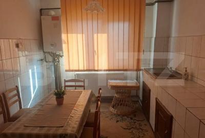 Apartament cu 2 camere semidecomandat, mobilat în Găești