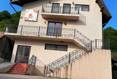 Casă cu 10 camere cu Teren 1000 Mp în Siriu - 2